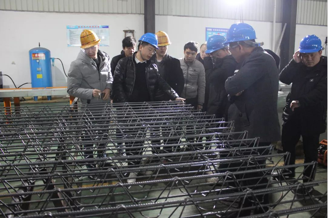 集團各分公司業務精英代表來了解學習桁架樓承板